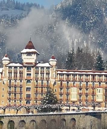 Panoramic winter view of Caux