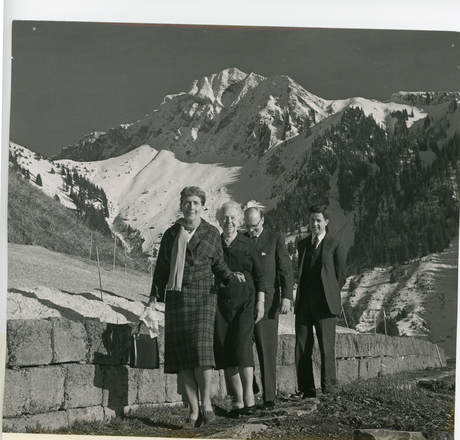 Pearl McManus, Charlotte van Beuningen, Prince Richard and Patrick Wolrige Gordon 1960