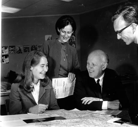 Garth Lean and young people discussing the Black and White Book